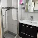 Daire Agreable T2 Avec Loggia Proche Commerces Et - 4alb24 *