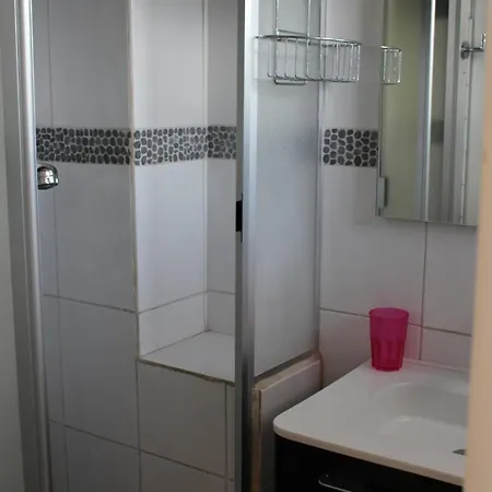 Agreable T2 Avec Loggia Proche Commerces Et - 4alb24 * Saint-Cyprien (Pyrenees-Orientales)