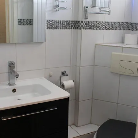 Apartment Agreable T2 Avec Loggia Proche Commerces Et - 4alb24
