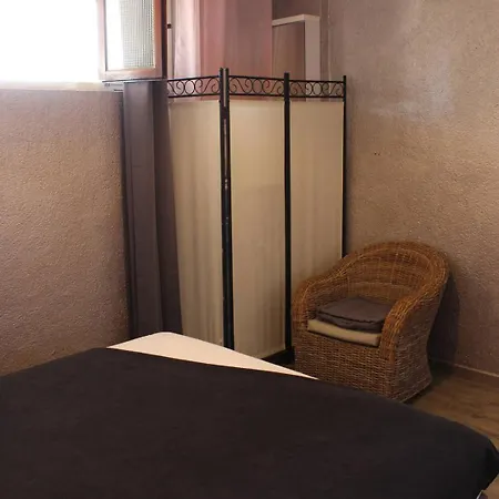 Agreable T2 Avec Loggia Proche Commerces Et - 4alb24