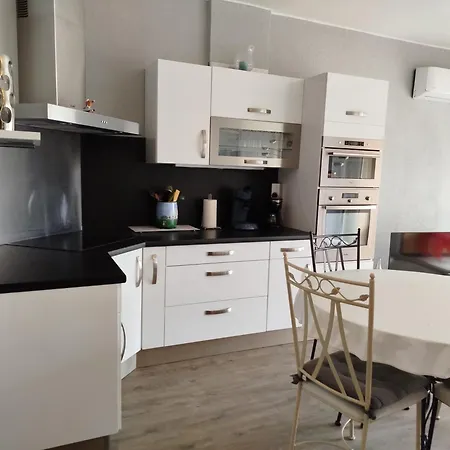 Agreable T2 Avec Loggia Proche Commerces Et - 4alb24