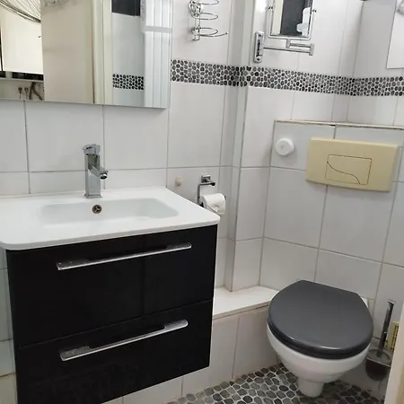 Agreable T2 Avec Loggia Proche Commerces Et - 4alb24 Apartment